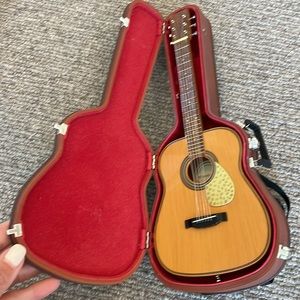 American Girl Guitar - Guitar + Case + Strap